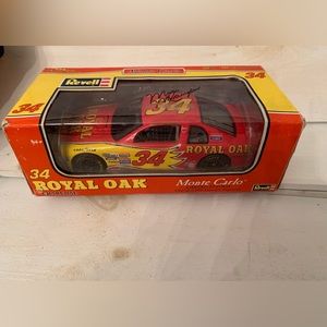 Racing Champions 1:18 Scale Die Cast Car #34 Royal Oak 1996 Monte Carlo